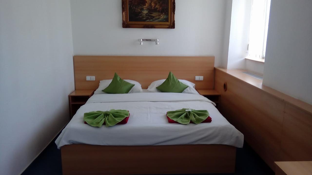 Hotel O.K. 1 Beroun  Luaran gambar